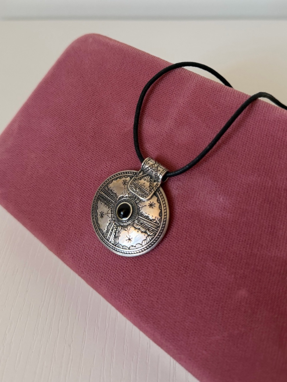 Vintage Egyptian Circle Medallion Pendant Necklace | Silver Black Onyx